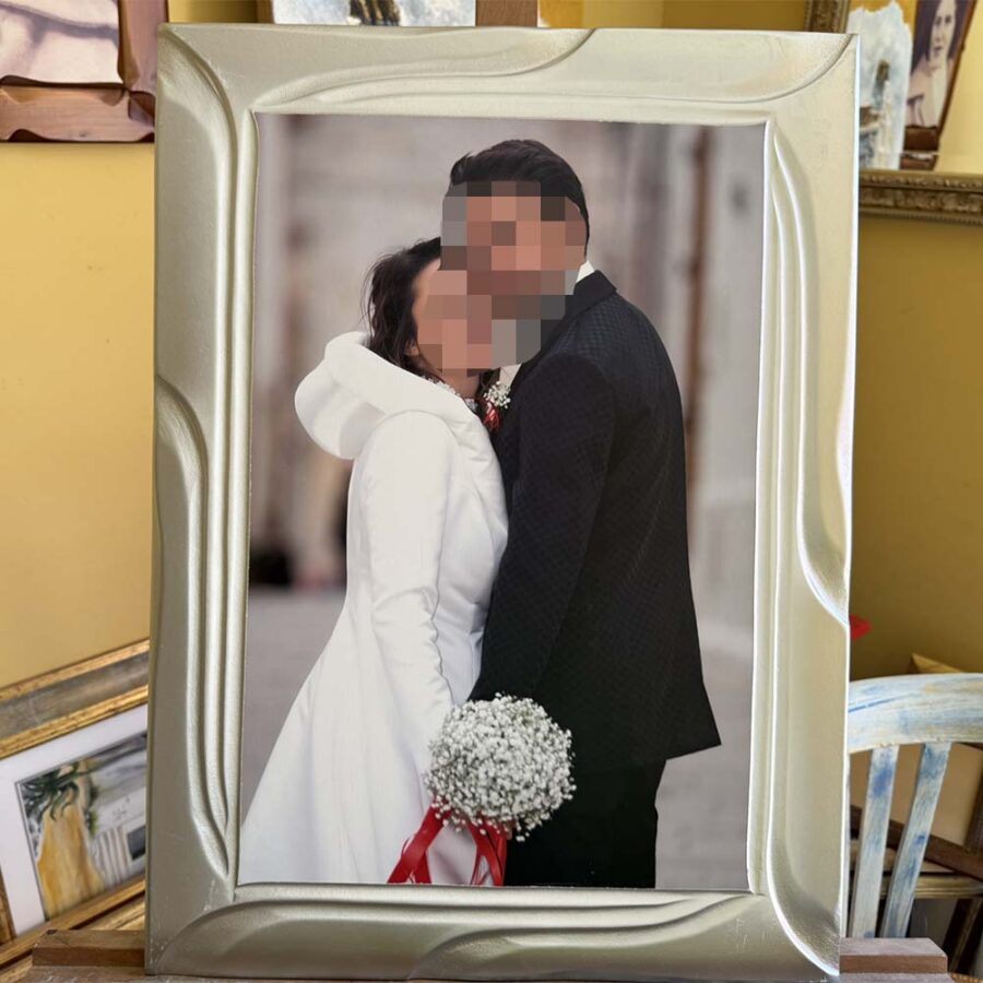Cornice artigianale con foto, eseguita a mano su legno mdf bianca sfumata argento